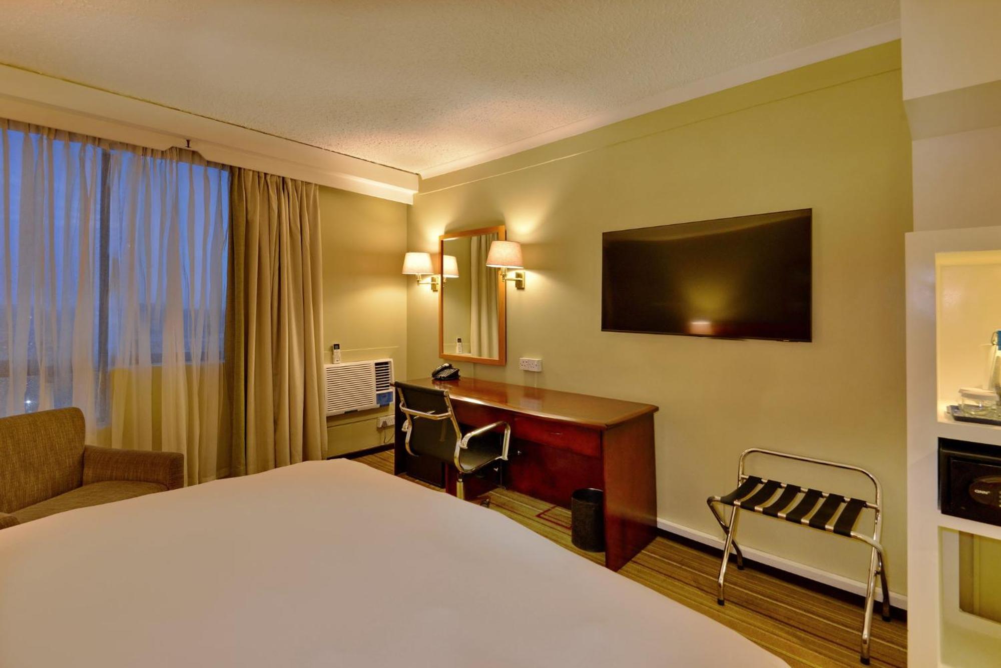 Holiday Inn - Harare By Ihg Exterior photo