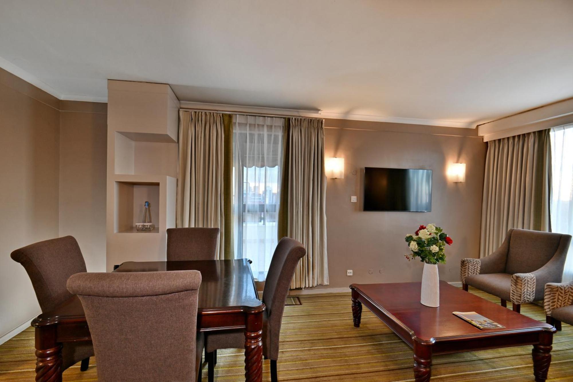 Holiday Inn - Harare By Ihg Exterior photo