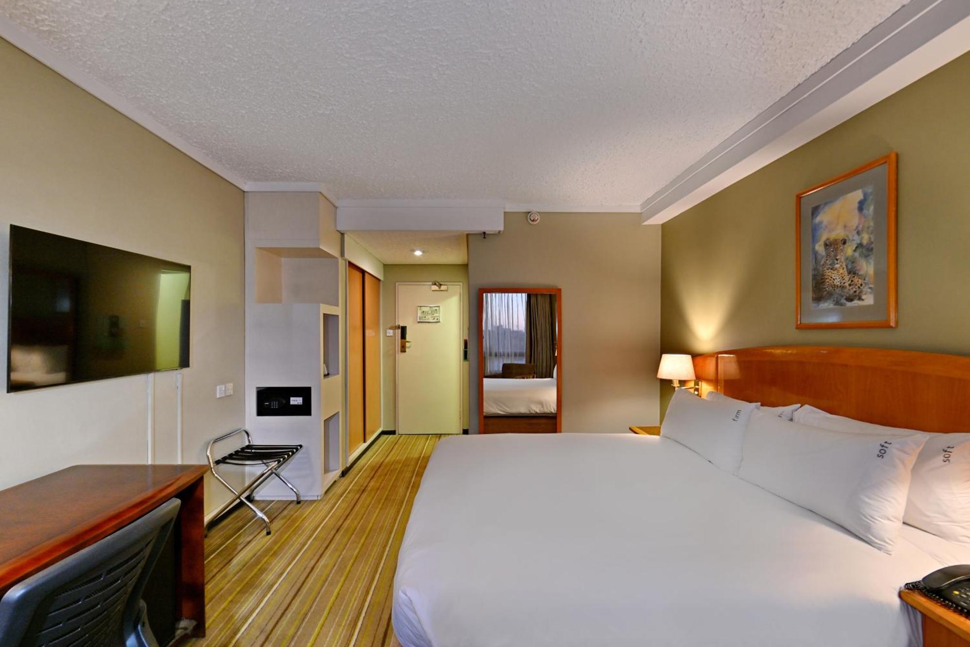 Holiday Inn - Harare By Ihg Exterior photo