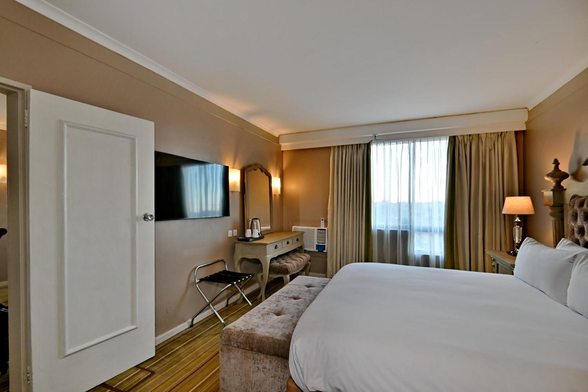 Holiday Inn - Harare By Ihg Exterior photo